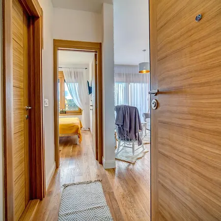 アパート Adam's Place ズラティボール