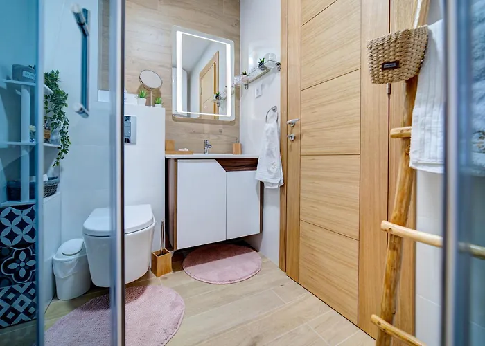 アパート Adam's Place ズラティボール