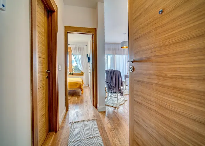 アパート Adam's Place ズラティボール